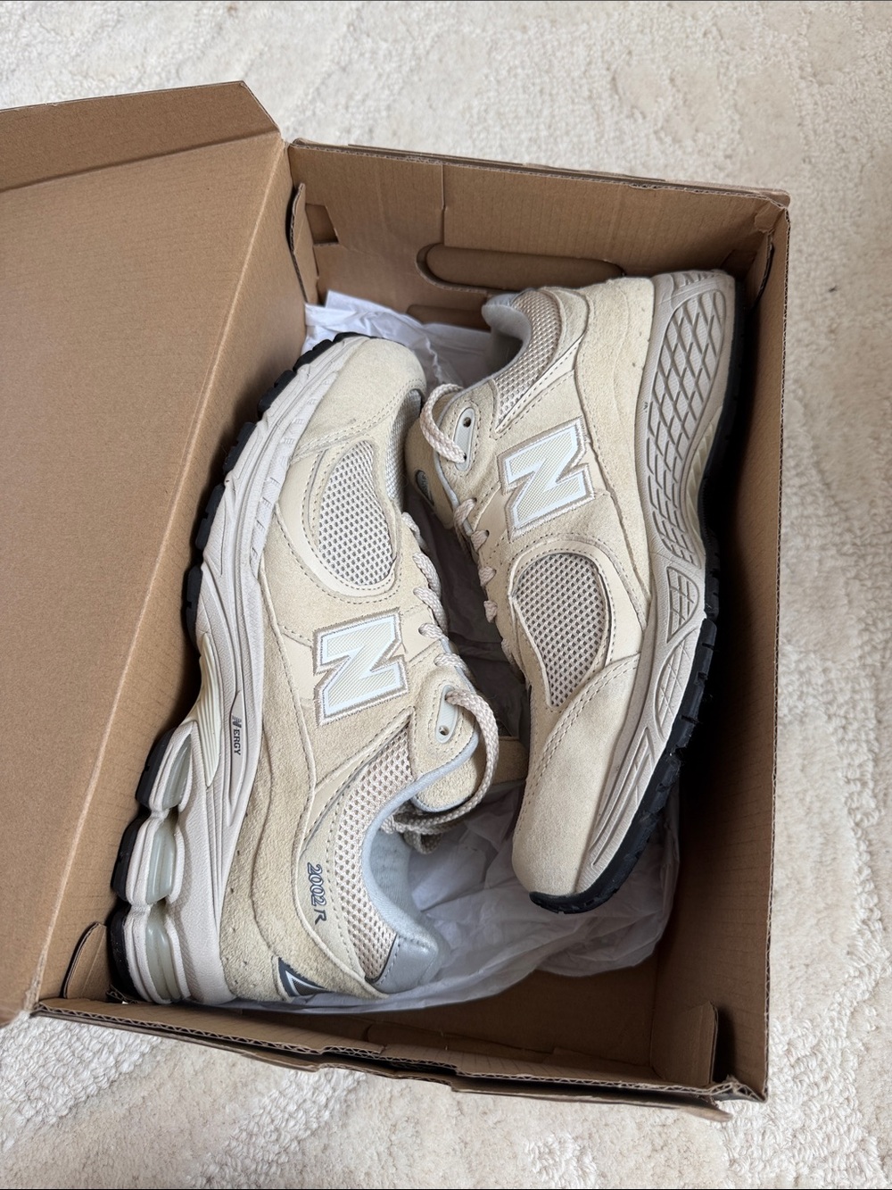 New Balance Neutral Cream/Tan 2002R Sneakers - Picture 2 of 4